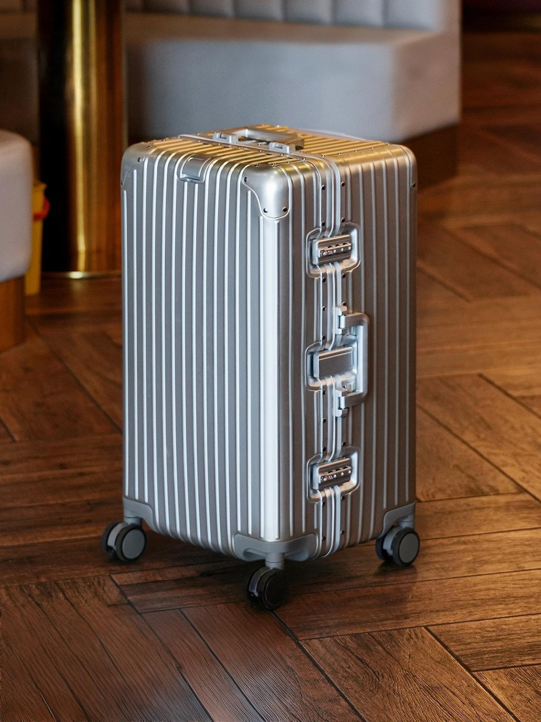 Best-High-end-aluminum-luggage-Worth-The-Splurge LYVOI