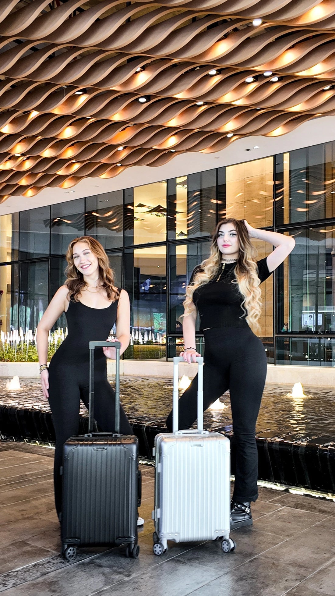 Best-9-Shop-Carry-On-Suitcases-for-Travel LYVOI