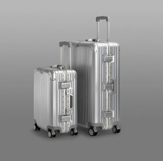Aluminum-Suitcase-Durability-vs-Plastic LYVOI