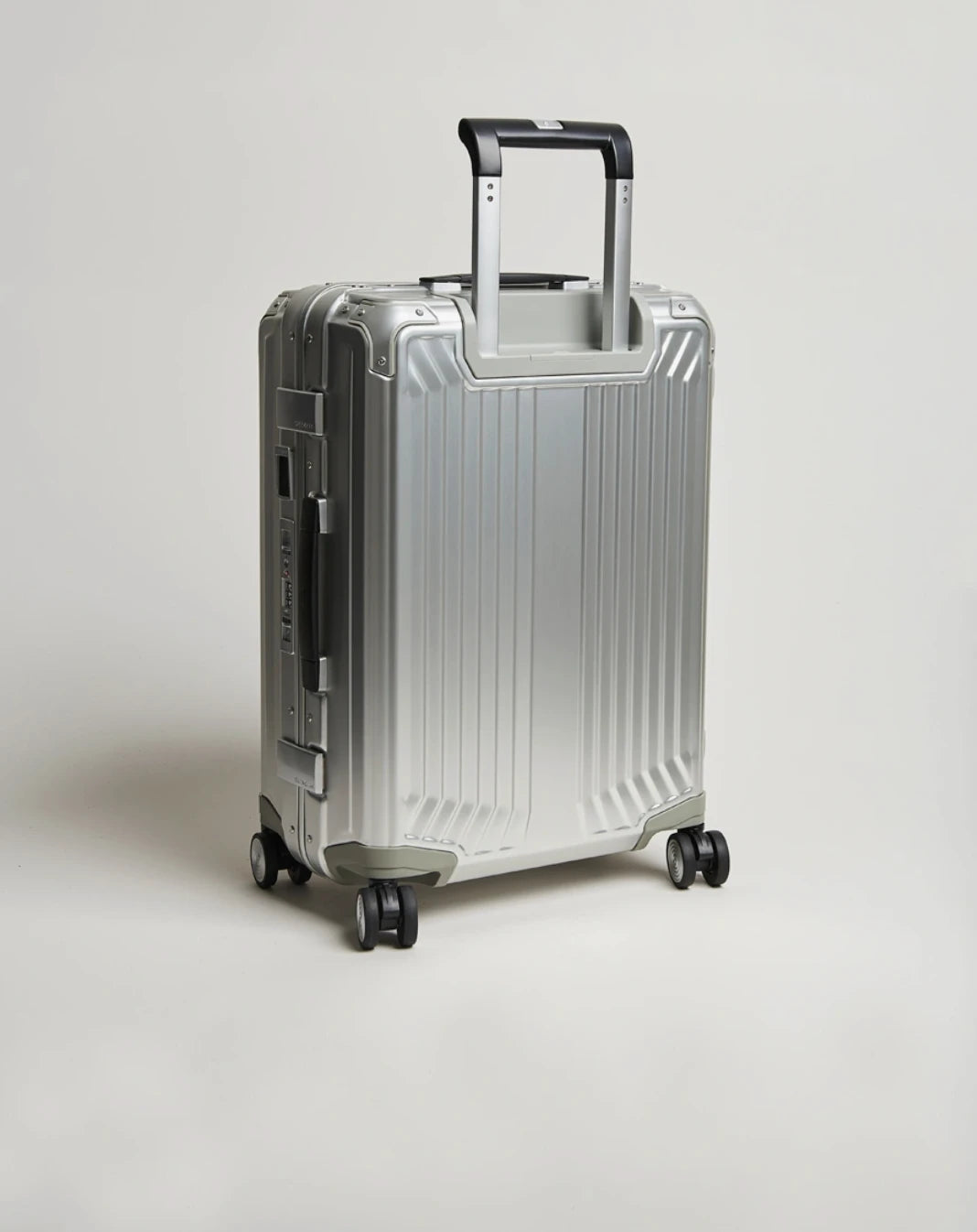 Aluminium-Soft-Heavy-Duty-Luggage-Why-Choose-it LYVOI