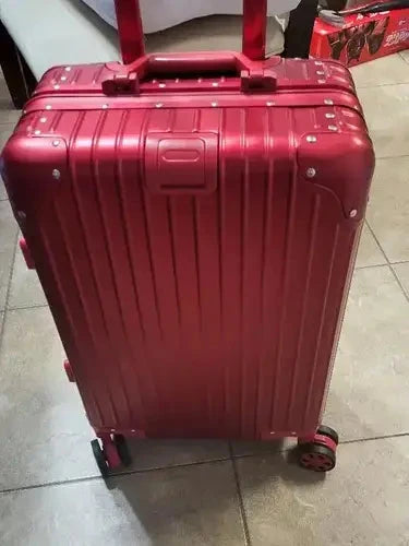 Why-Aluminum-Luggage-Is-Trending-in-2025 LYVOI